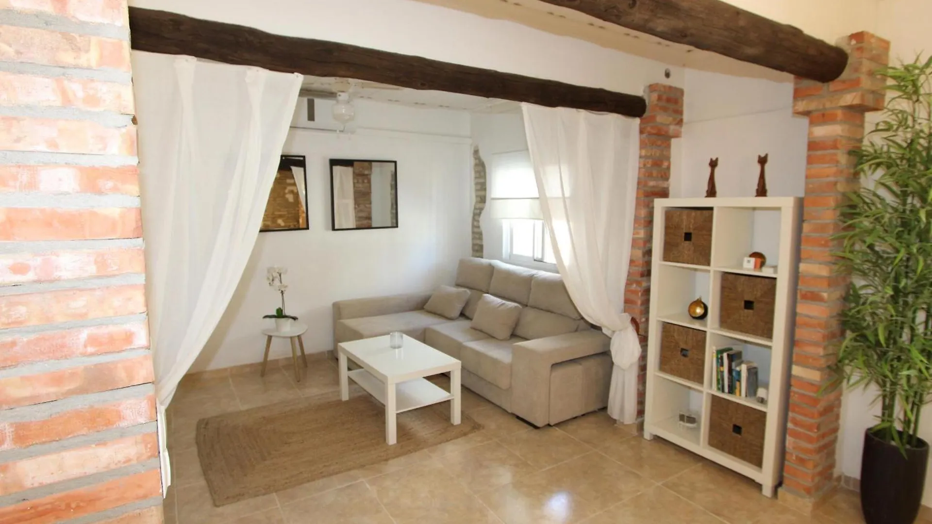 Holiday home Casa Carine, Ideal Vacaciones: Wifi, Opcional Aire Acondicionado, Admite Mascotas, Playa Para Perros - Es-184-63 Deltebre